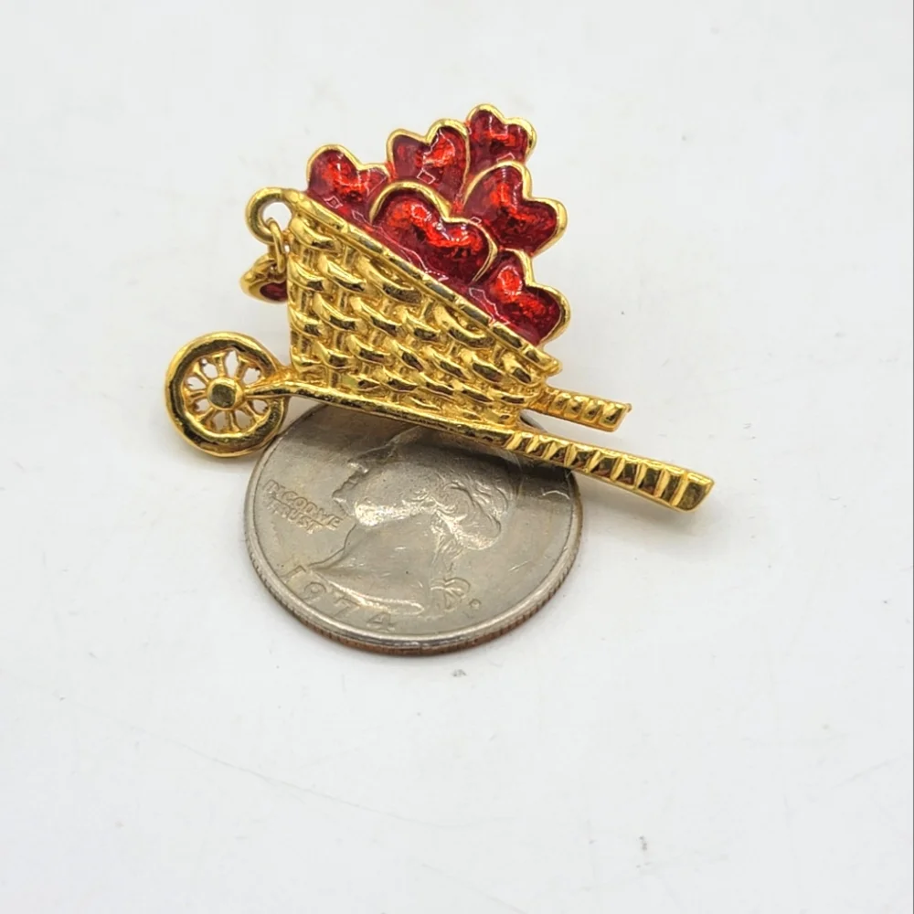 Avon Garden of Love Wheelbarrow Brooch Gold tone Red Enamel Hearts Vintage 90s - Picture 10 of 12